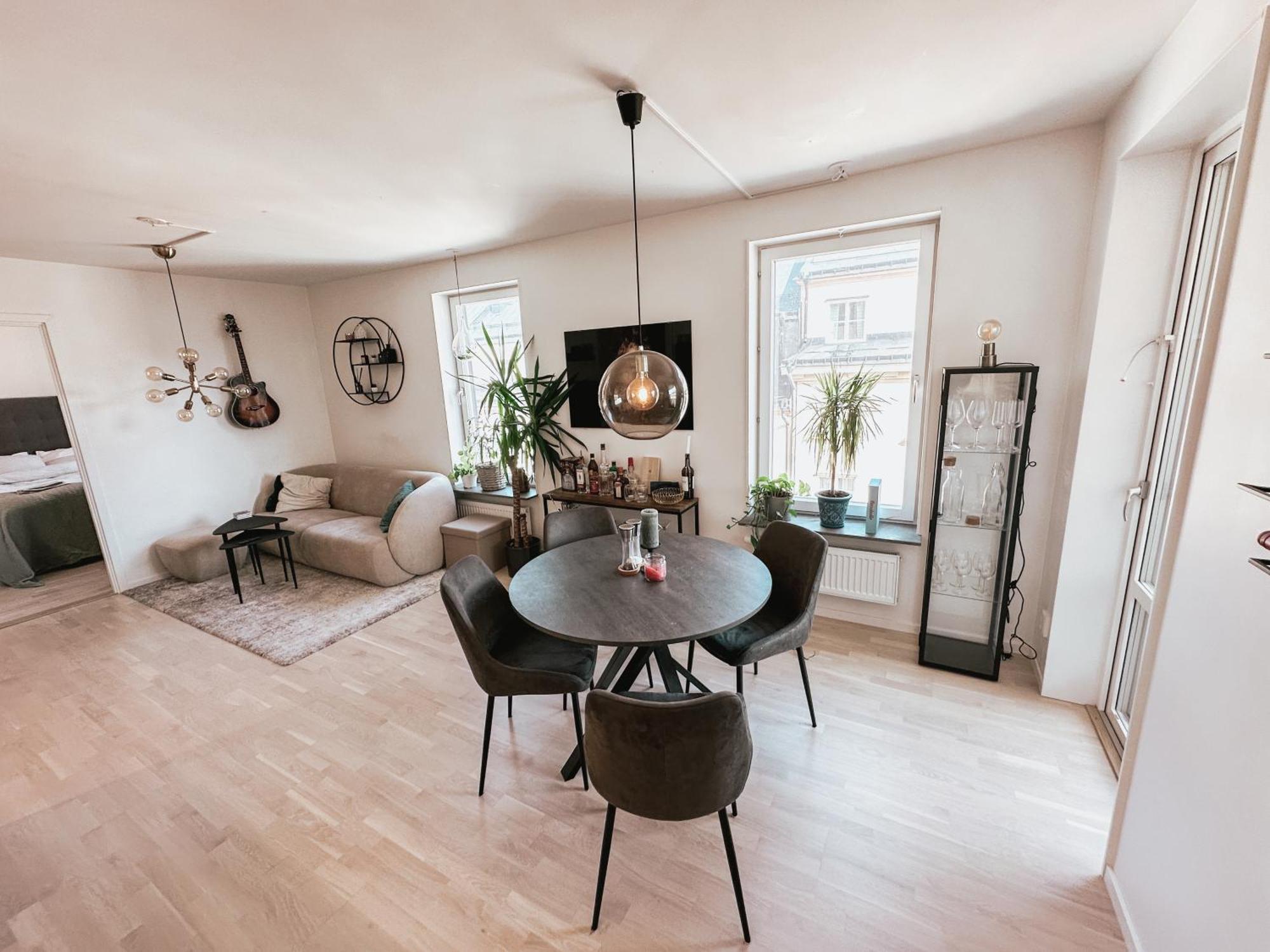 Modern, Centrally Located Apartment! Lägenhet *