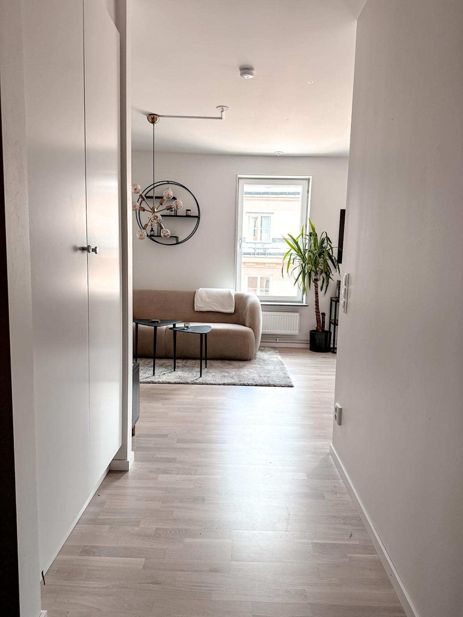 Lägenhet Modern, Centrally Located Apartment!